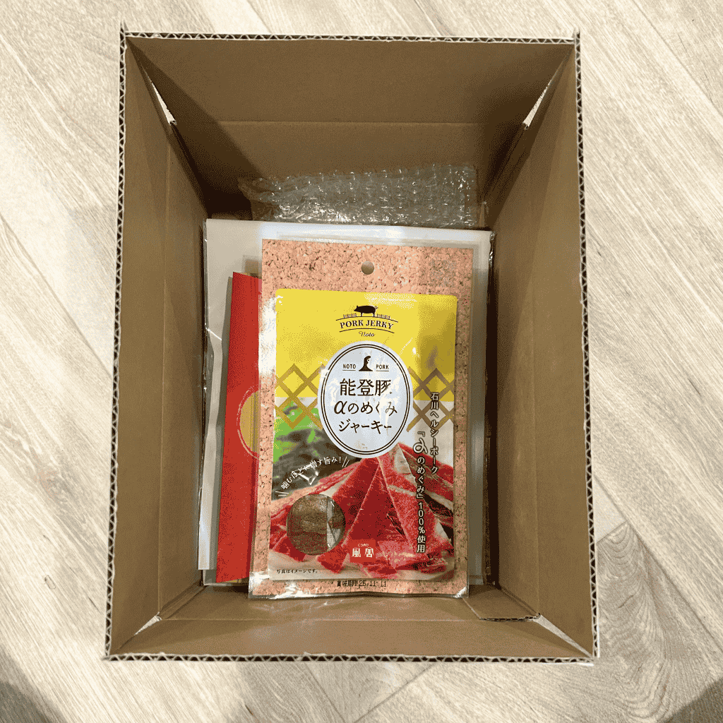 能登牛・能登豚のおつまみギフトの荷姿、丁寧に梱包します。