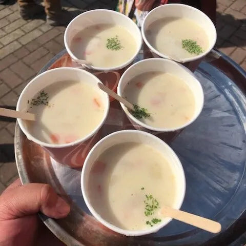 能登牡蠣ホワイトシチューの盛り付け例