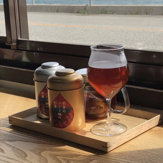 能登のぶどう畑の紅茶・盛り付け例