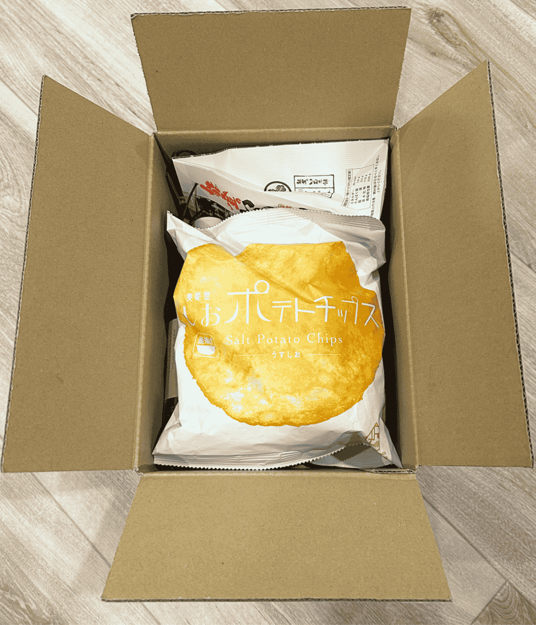 能登でしか買えないお土産の荷姿、60サイズのギフトボックスで発送します。