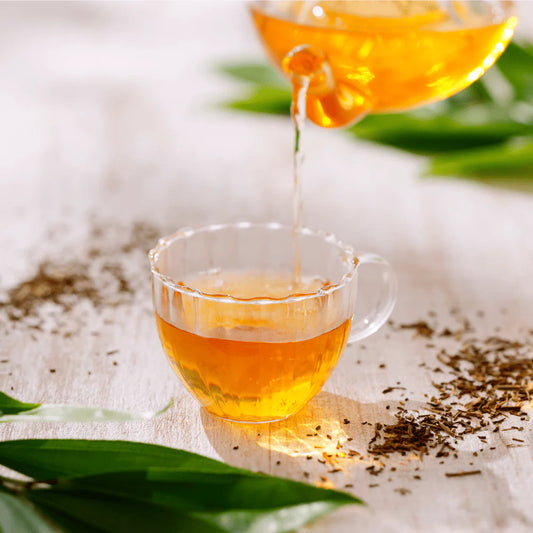 金沢の棒茶を注ぐ盛り付け例-2