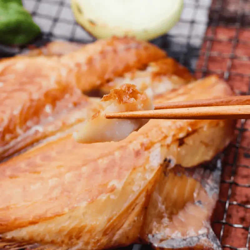 赤魚の醤油干し・盛り付け例・能登半島地震から復活して製造販売できました。能登の郷土料理・ソウルフードの赤魚をお楽しみください。