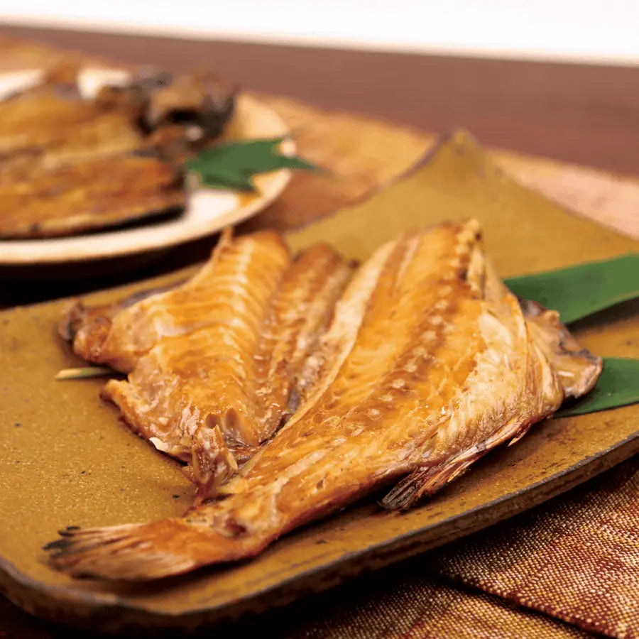 赤魚の醤油干し・盛り付け例・能登半島地震から復活して製造販売できました。能登の郷土料理・ソウルフードの赤魚をお楽しみください。