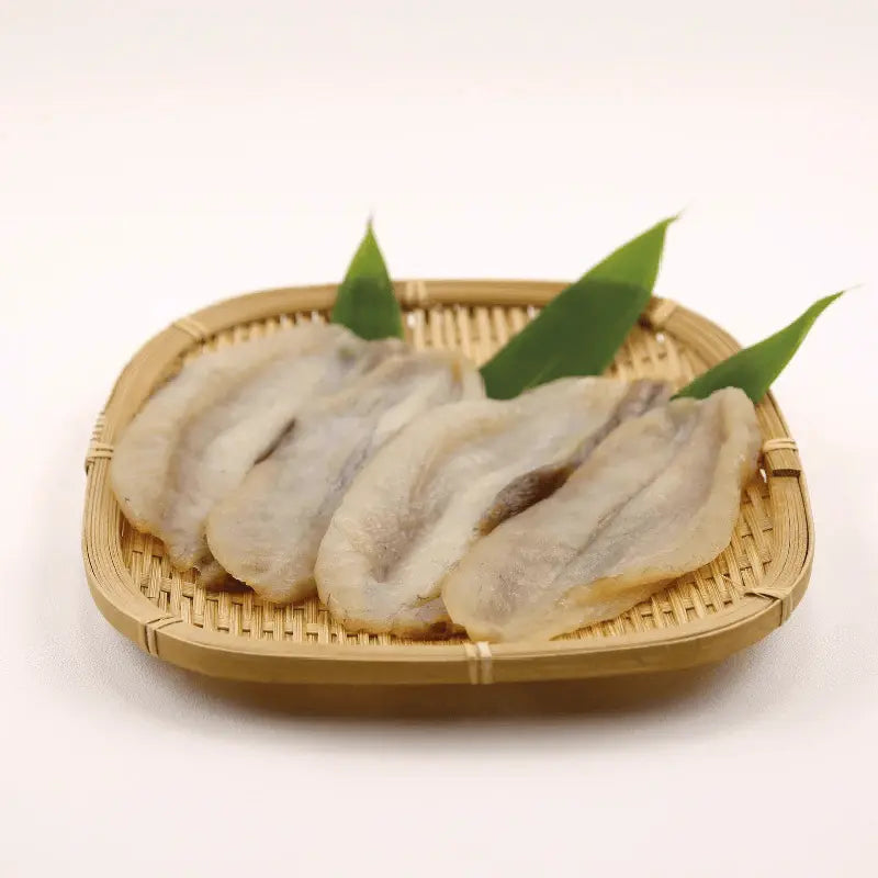 天然能登ふぐの海塩干し・盛り付け例-2・天然の能登産ふぐの甘みを引き立たせる能登塩で一夜干しに仕立ています。さっぱりとした旨味にご飯が進む海鮮商品です。