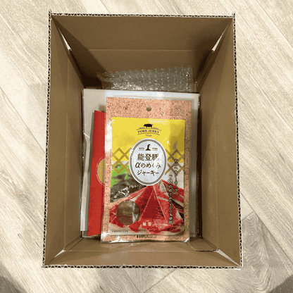 能登牛・能登豚のおつまみギフトの荷姿、丁寧に梱包します。