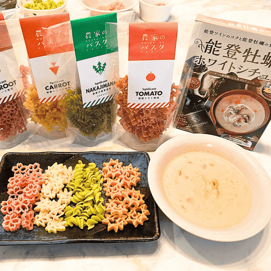 農家のパスタ、能登牡蠣ホワイトシチューの盛り付け例。合わせると牡蠣風味ホワイトパスタとして美味しく食べれます。