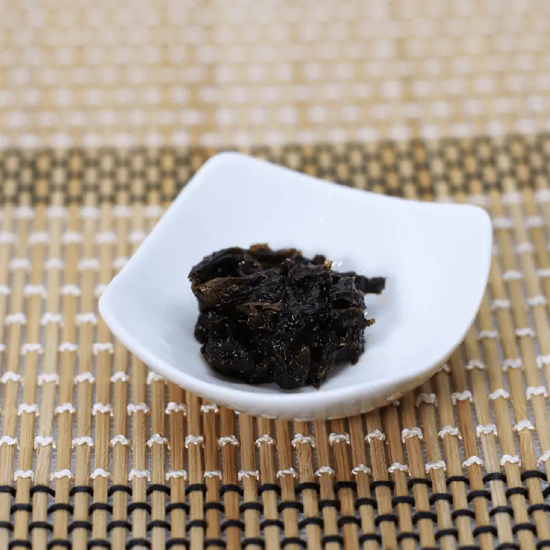 【あおさ】の佃煮・盛り付け例・国産のあおさを佃煮に仕上げました。ご飯との相性抜群の大人気商品です。